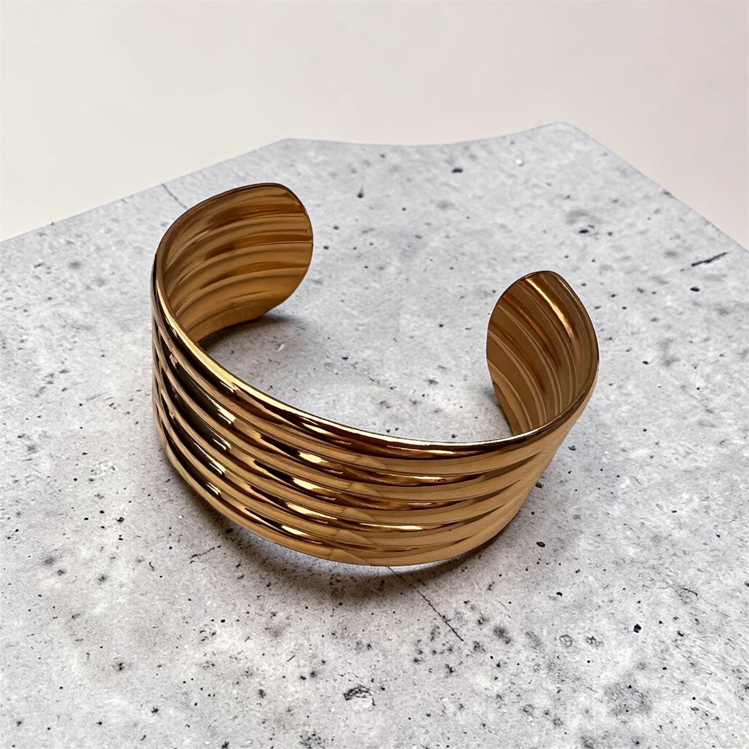Luxury Gold Ribbed Cuff Bracelet – Wide Statement Bangle for Women