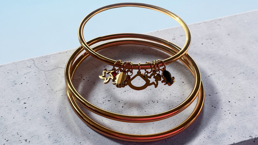 Elegant Gold Charm Bangle Bracelet Set – Minimalist Stackable Luxury Bracelet